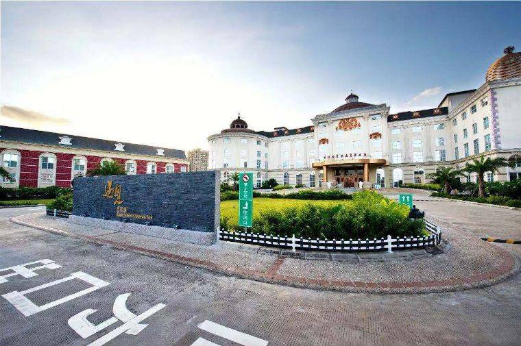 2大1小海洋温泉+早餐 爱琴海汽车精品酒店仅538