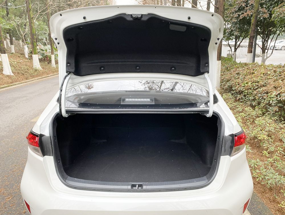 雷凌1.2t运动版车主空间测评,丰田雷凌1.2T开车效果怎么样