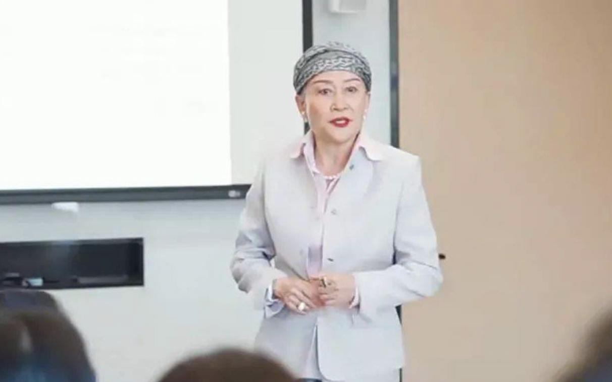 北京美女，40岁在餐馆洗碗，70岁当总经理，拿下过8亿元订单