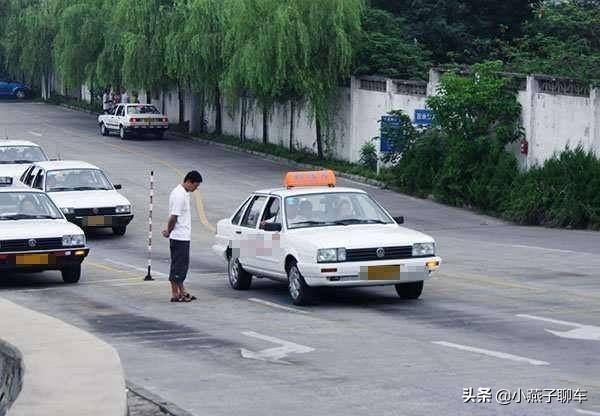 科目二上坡老是熄火怎么办,科目二坡道停车熄火如何找准点位