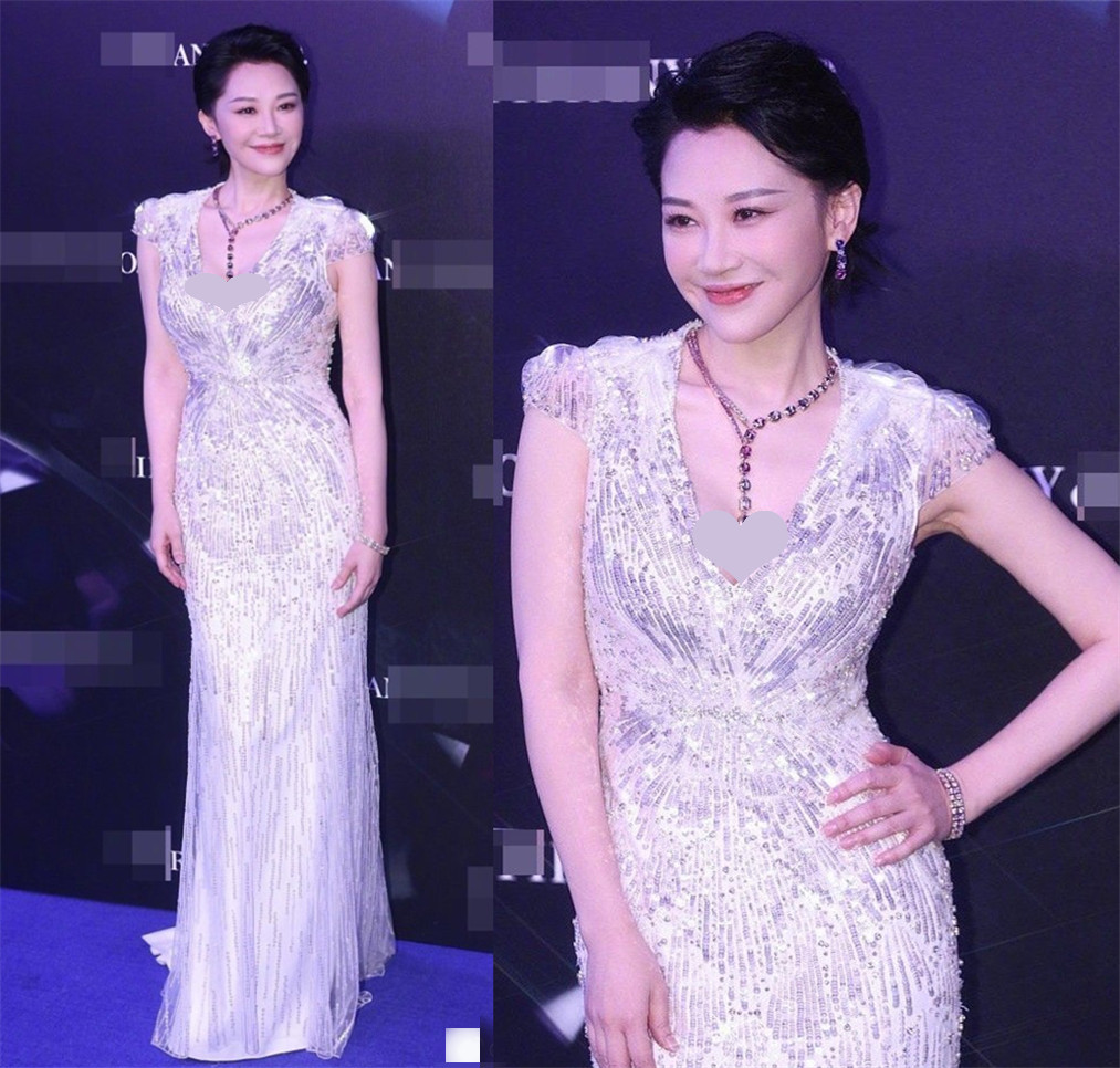 许晴50岁的美,52岁许晴惊艳亮相图