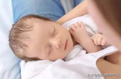 新生儿眉毛中间乳痂,怎样清洗新生儿头上乳痂