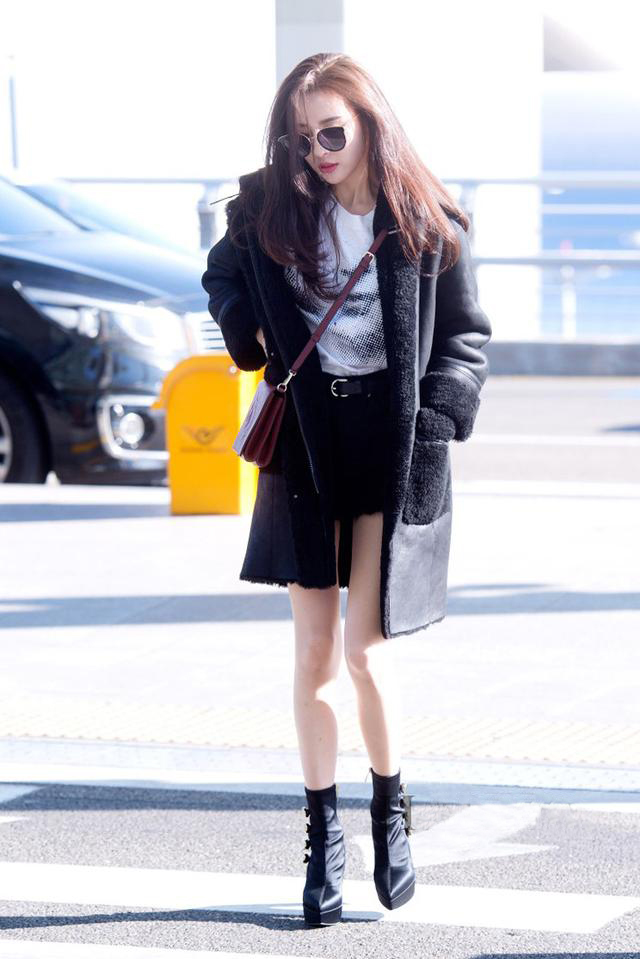 冬天大衣适合搭配什么样的包包,今年冬天穿的羊绒大衣怎么搭配