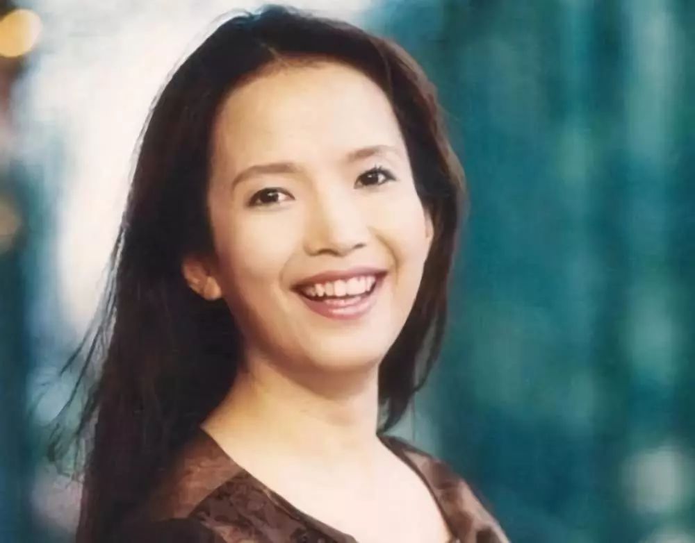 演员吕丽萍年轻时候照片,演员吕丽萍个子不高