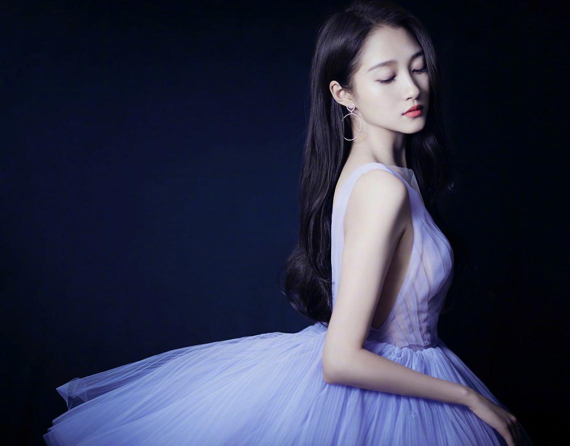 关晓彤九头身完整视频,关晓彤九头身写真