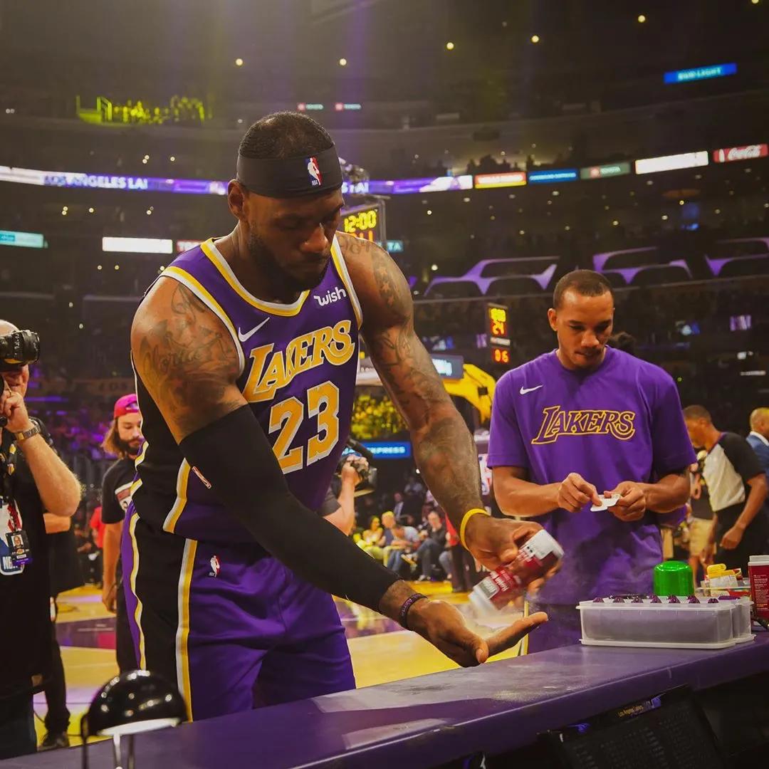 詹黑的两招，19种方法，人红是非多