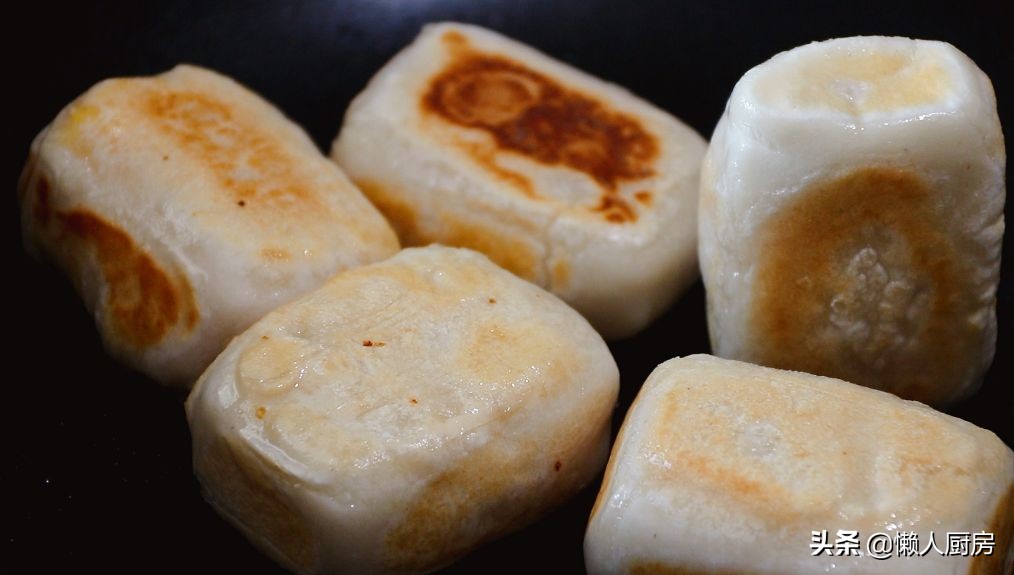 年糕不用微波炉用开水泡软吗,很好吃的年糕爆浆不用煮