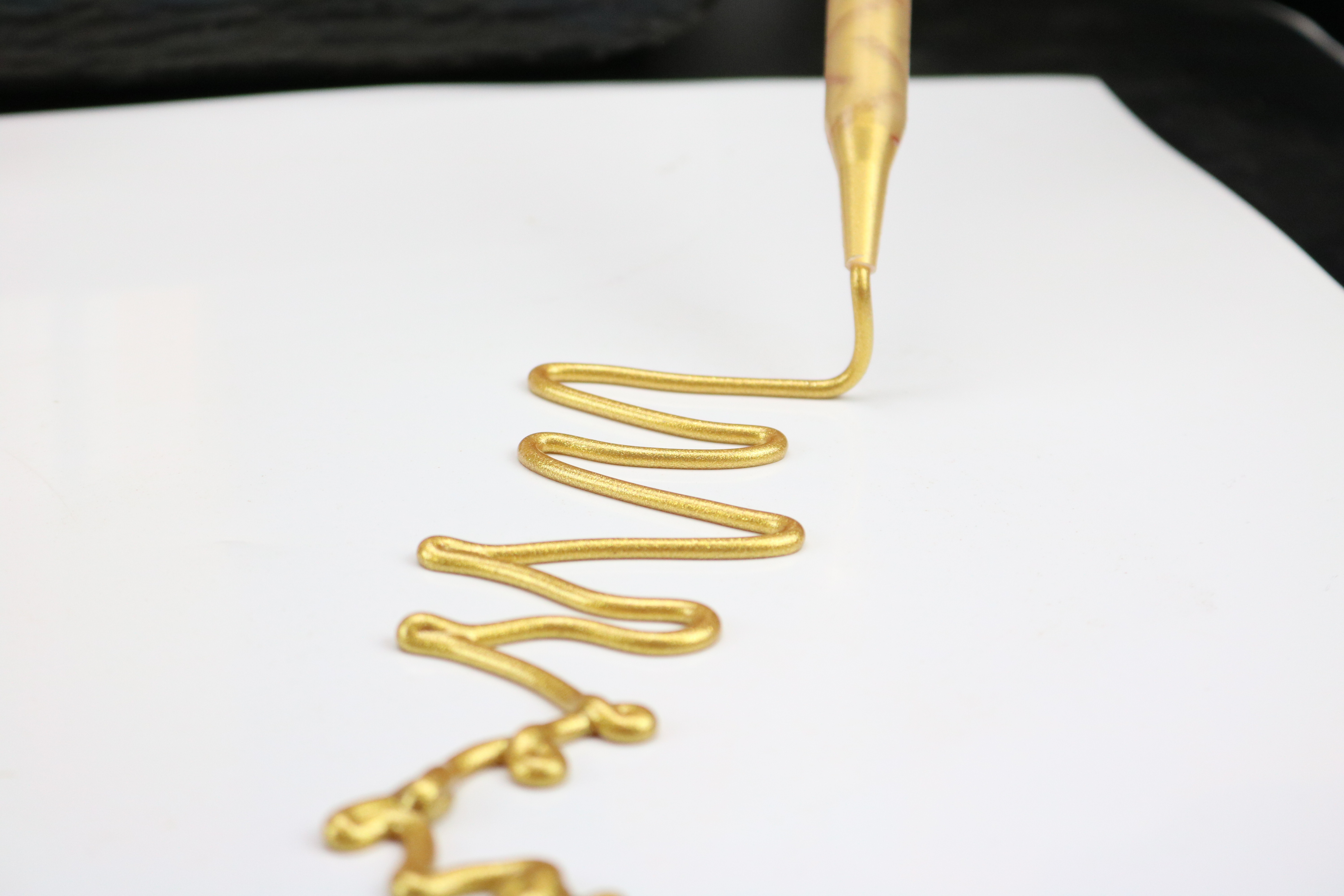 美缝剂有些地方一直不干怎么办,为什么美缝剂没有呈现亮光