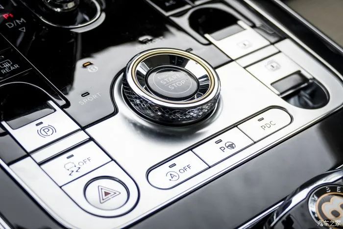 宾利飞驰对比迈巴赫s480气场,宾利飞驰街拍气场霸气视频