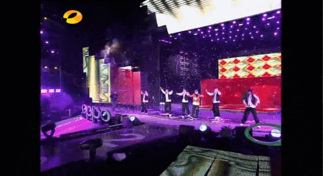 春晚的李谷一跨年的李宇春,李谷一李宇春串烧