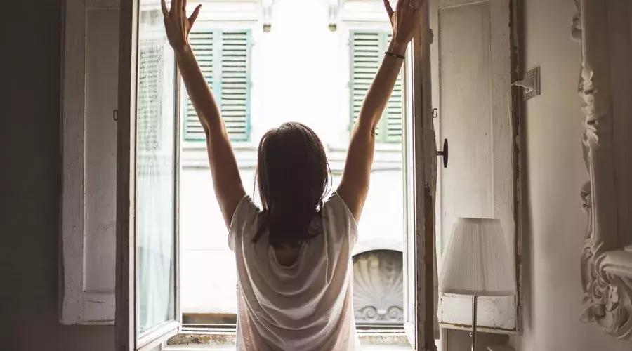 工资5千月供2千压力大吗,工资5千还7千