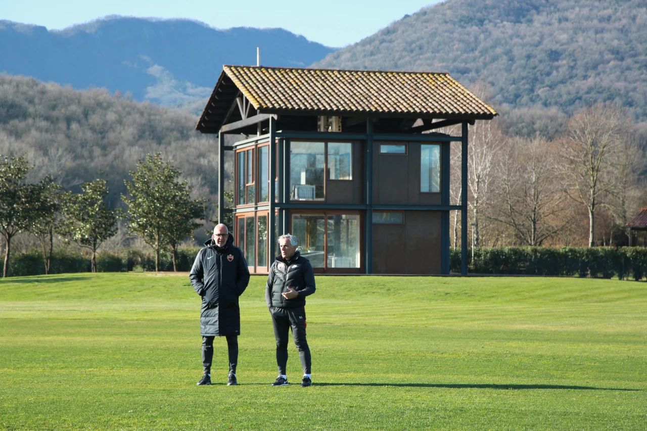 多纳多尼：郜林、王永珀是中国足球史上重要球员希望他们成为榜样