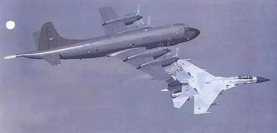 即使机毁人亡，也要找刺激！为何俄飞行员总爱杂耍式飞行选技巧