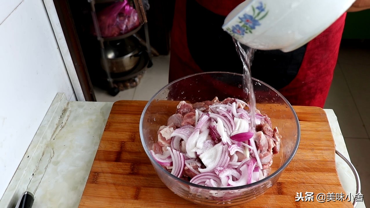 烤羊肉串难不难,烤羊肉串怎样掌握火候烤得好