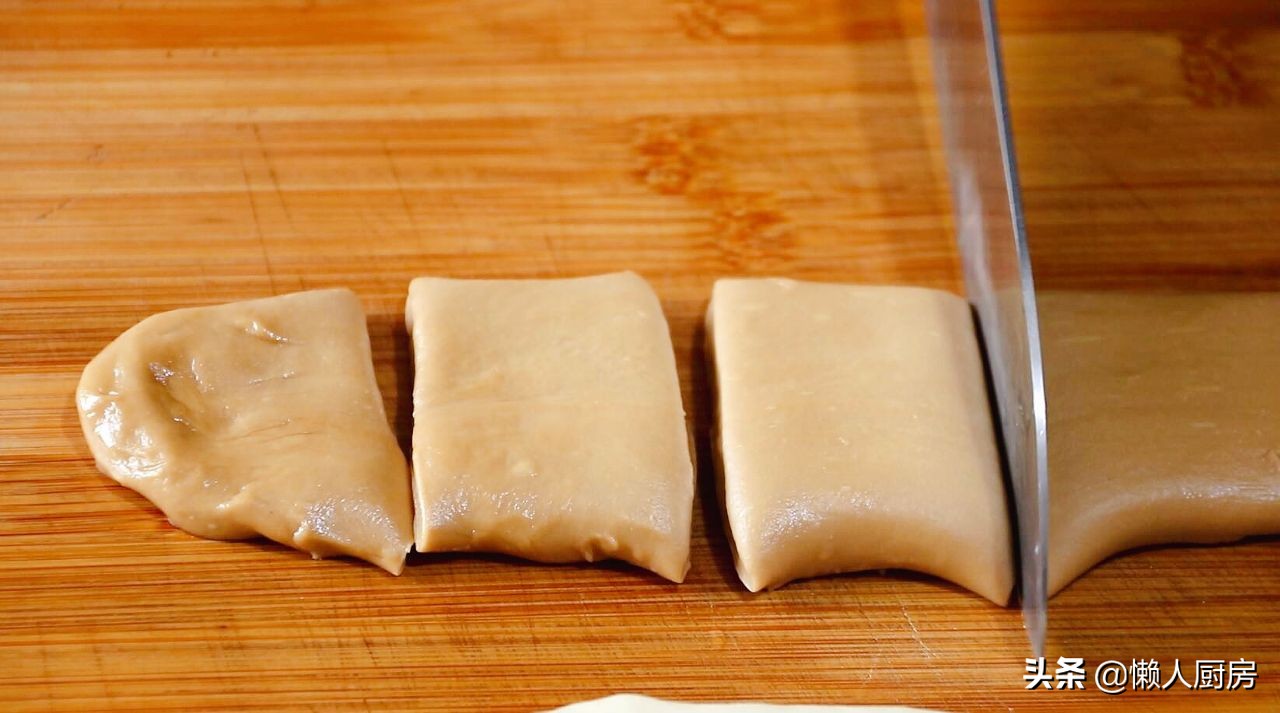 6两面粉多少克白糖和水,6两面粉用多少水