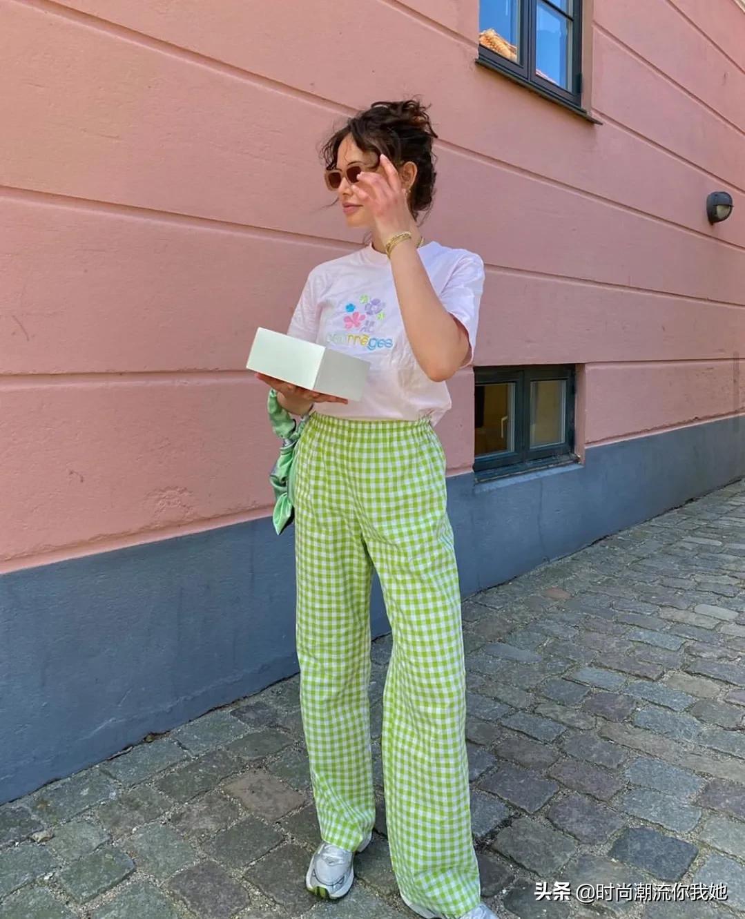 夏天穿马卡龙色系的长裤,马卡龙紫色裤子搭配