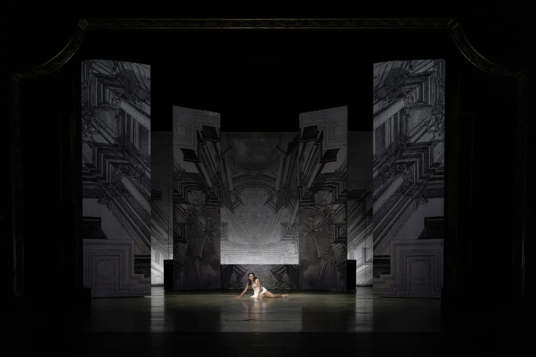 SebastianHannak/震撼心灵的舞台空间美学