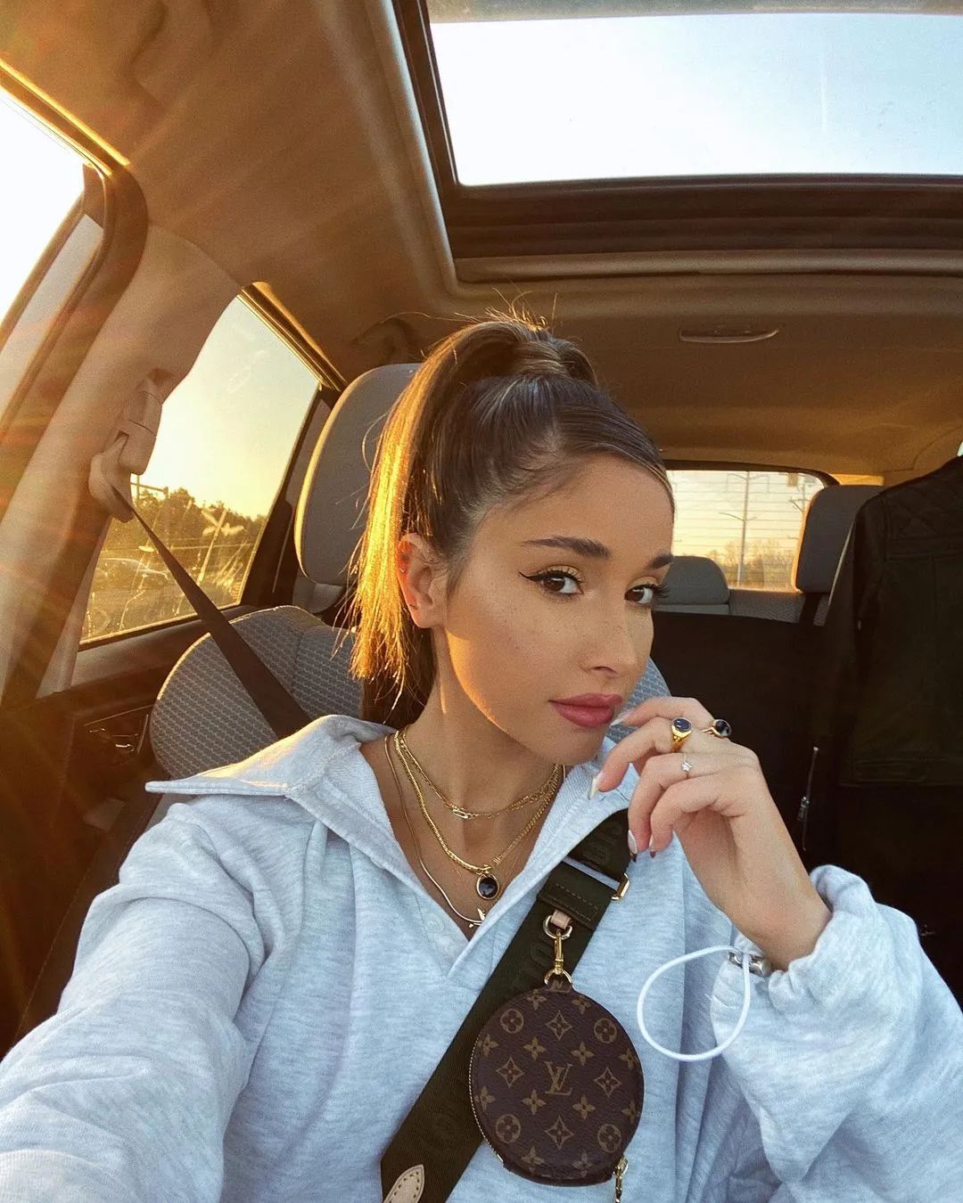 lisa和rosie秀恩爱,lisa与rosa在直播间接吻