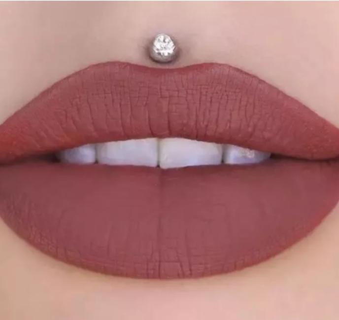 推荐一款不掉色又平价的口红,不吃土的口红色号推荐