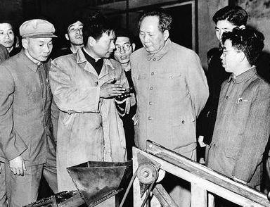 1964年，伟人71岁生日，宴请4位特殊客人，伟人：尾巴翘高了