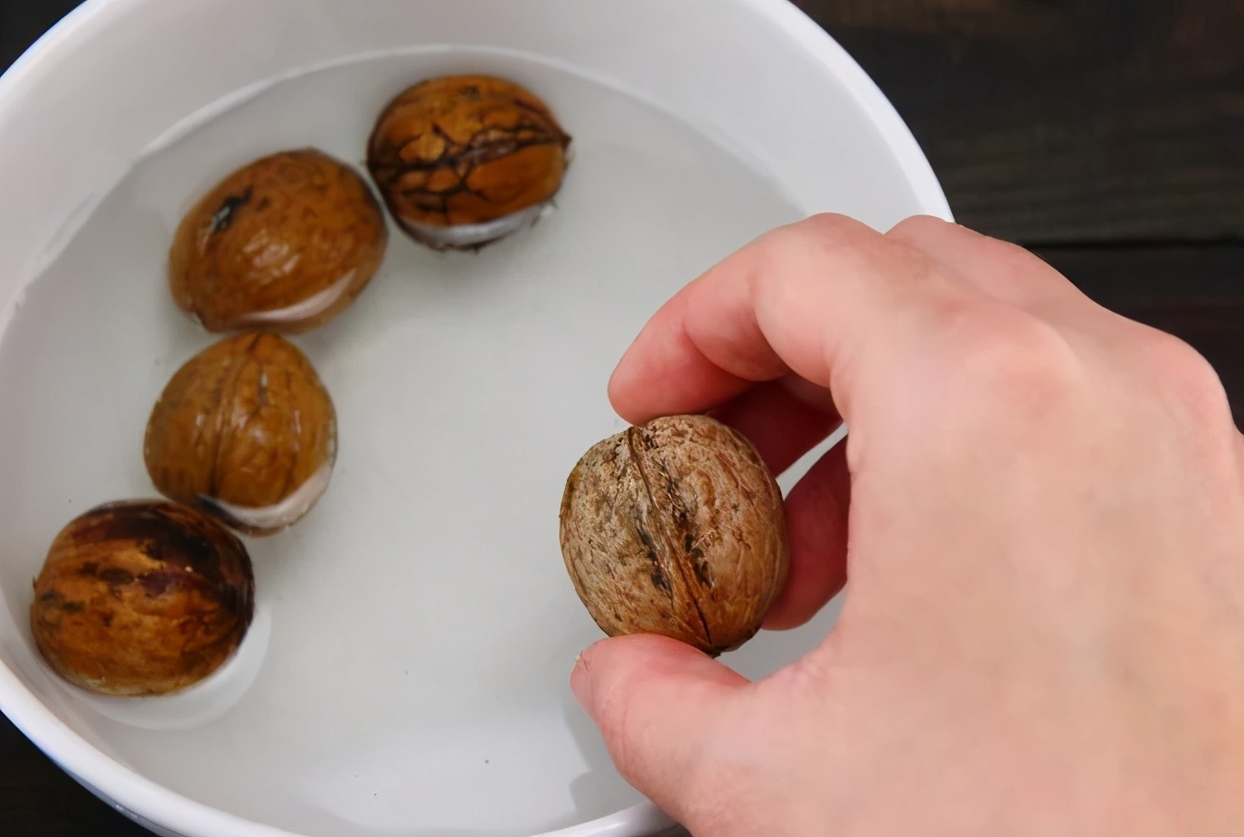 薄壳大核桃吃不掉夏天怎么办,核桃怎么挑选又脆又好吃