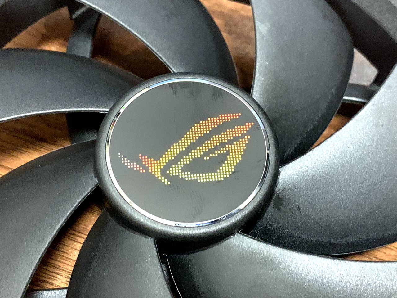 rogxf120风扇评测,内心强大外表朴素