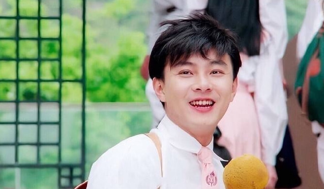 张卫健影视剧被打,年轻时候的张卫健光头