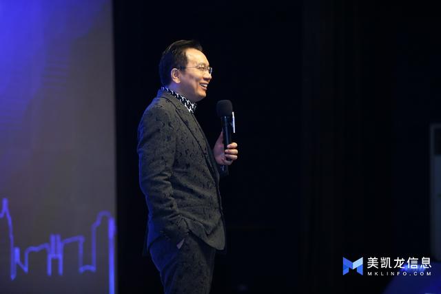 黑科技当道！机器人、全息屋开启未来商业新纪元！