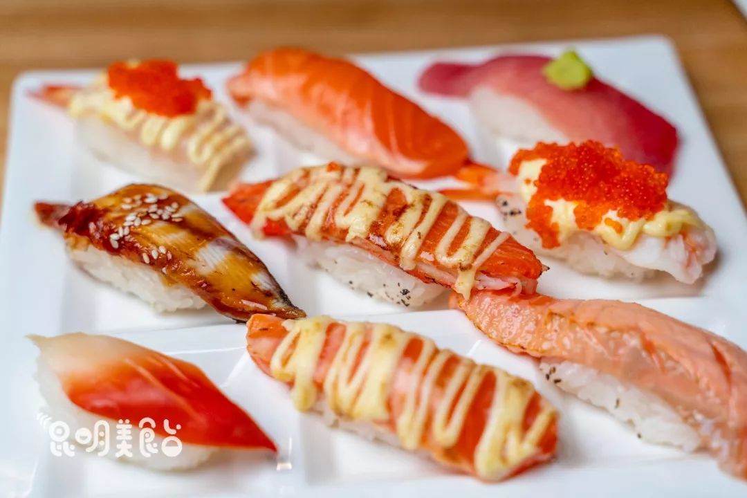 在昆明，第一次见200斤的大鱼，蘸着芥末生吃超爽