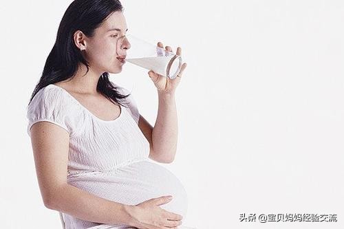 孕期喝孕妇奶粉还是喝牛奶补钙,孕期可以早上喝豆浆晚上喝牛奶吗