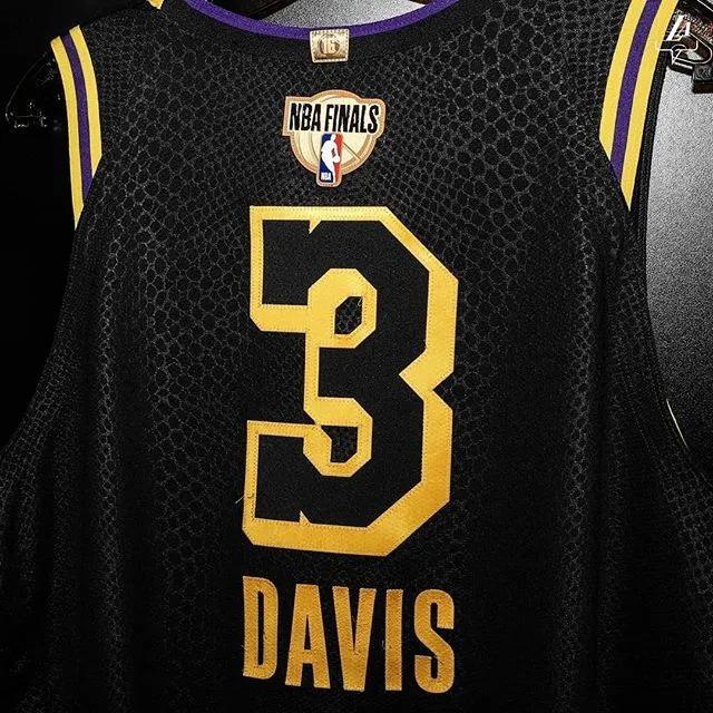 nba球员上脚雄鹿队球鞋科比很帅,nba球星上脚球鞋塔克