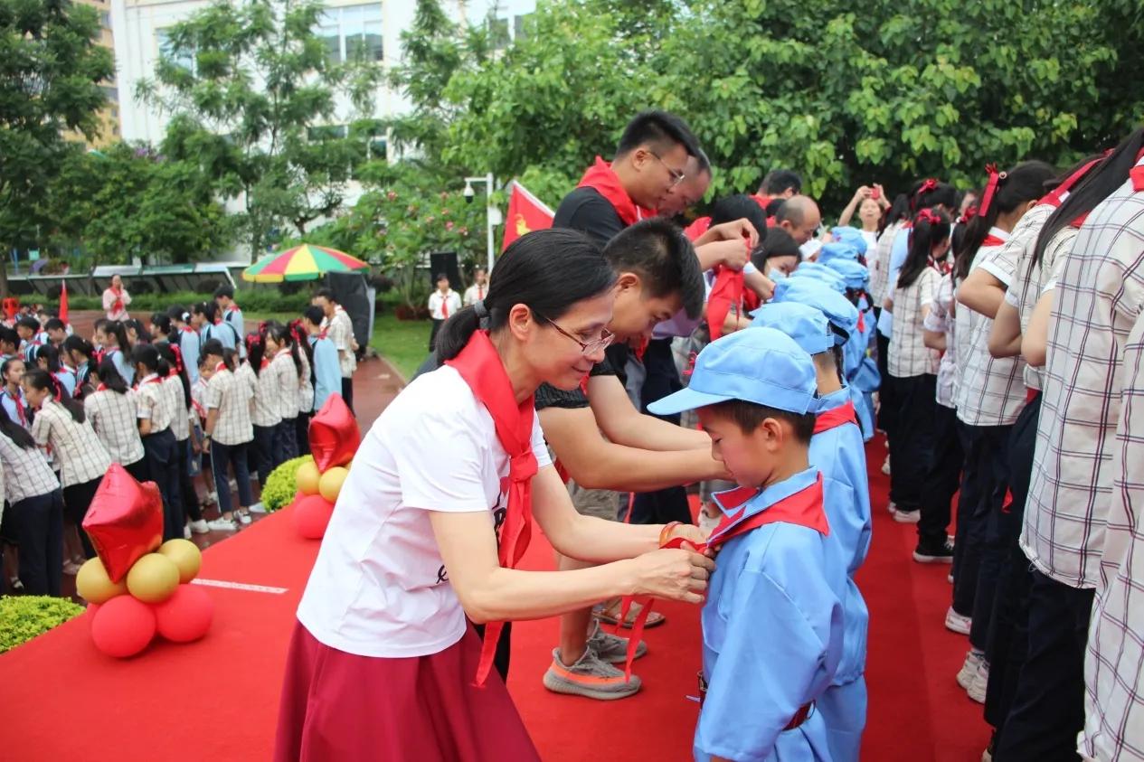 学校社区携手共育,社校结对共建