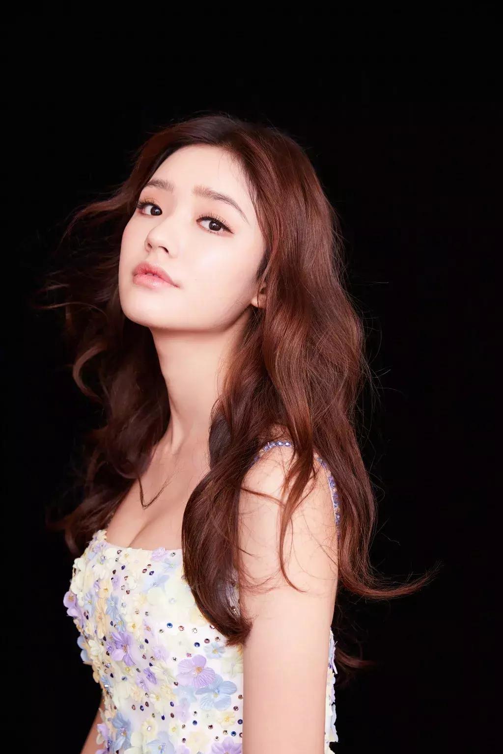 女明星每天换发型,女明星一周造型