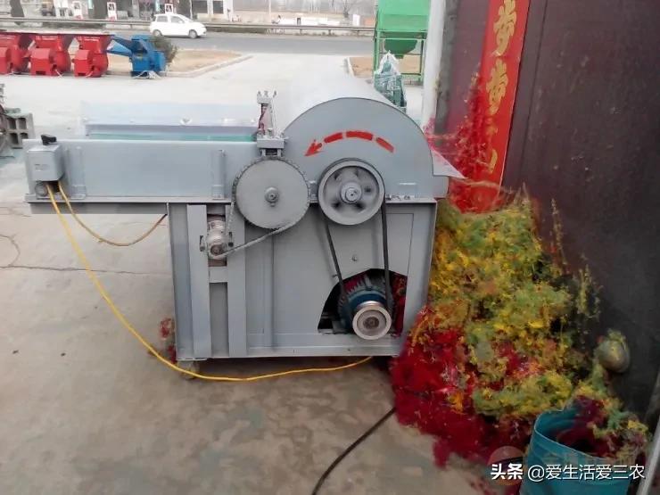 农村致富经:粉碎旧衣服销路广，利润高，感兴趣的可以试试！