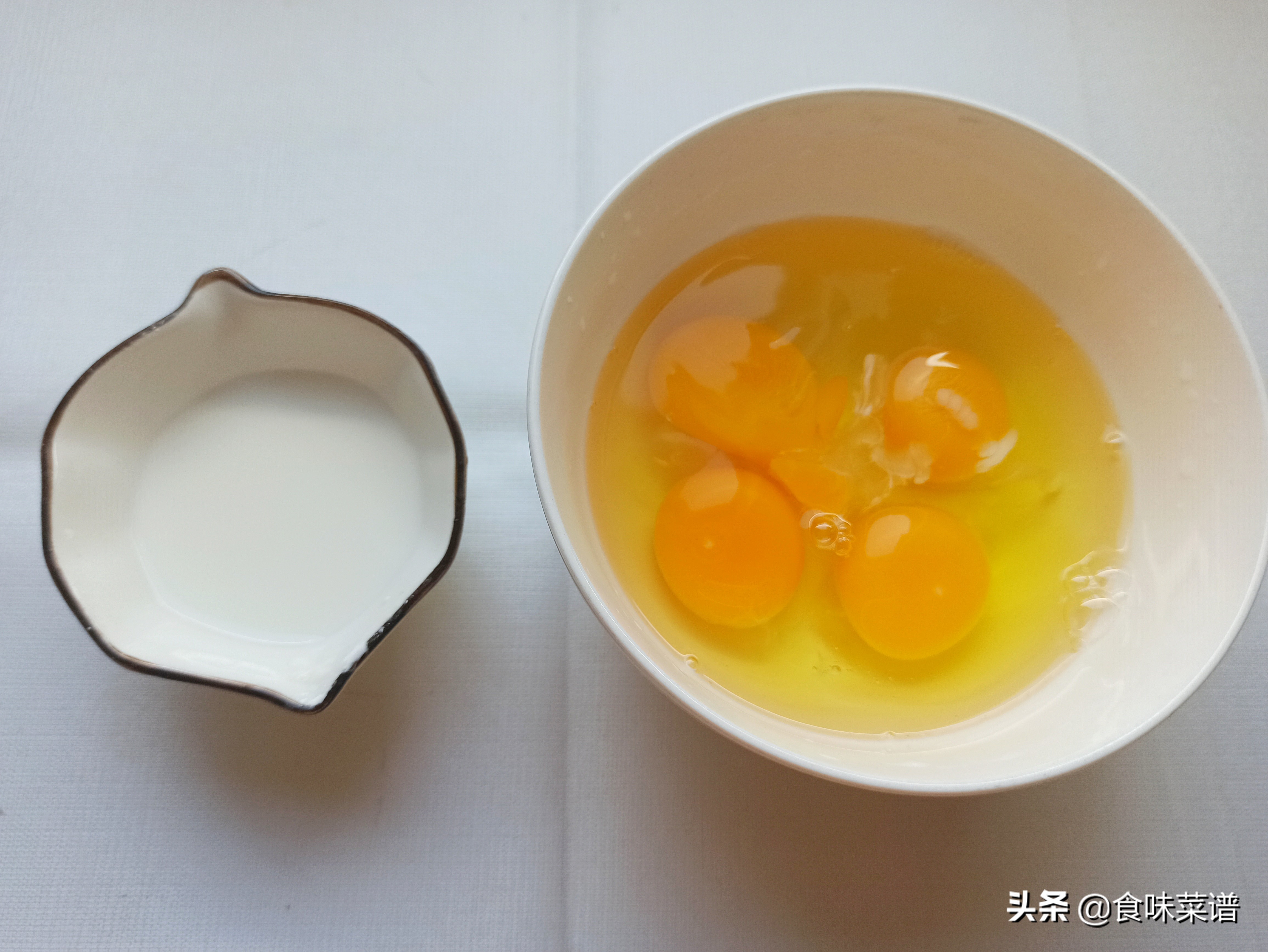 快过年了学做简单家常菜,如何做出酥脆掉渣的香酥蛋卷呢