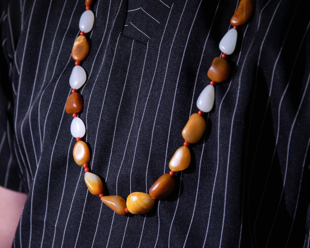 新疆和田玉籽料黄玉图片,和田玉黄玉和黄沁的区别