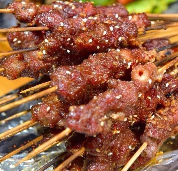 在哈尔滨开个烧烤店年利润,黑龙江小伙