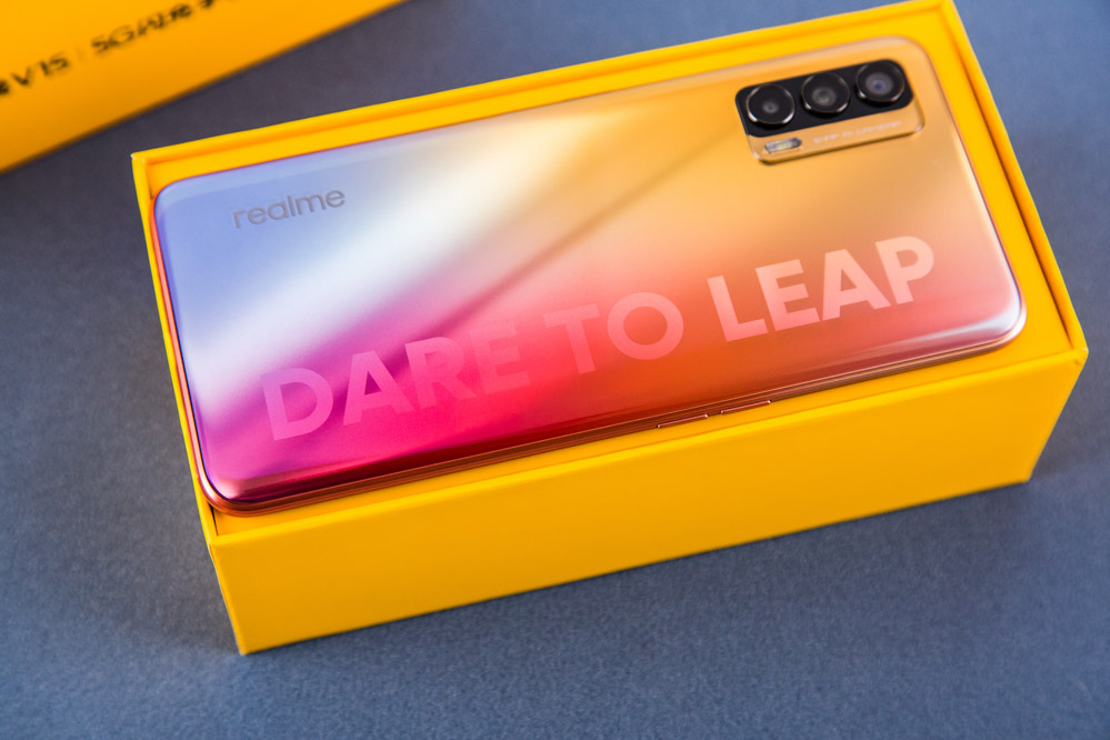 realme真我v15锦鲤色开箱,realmev15锦鲤色是玻璃后盖吗