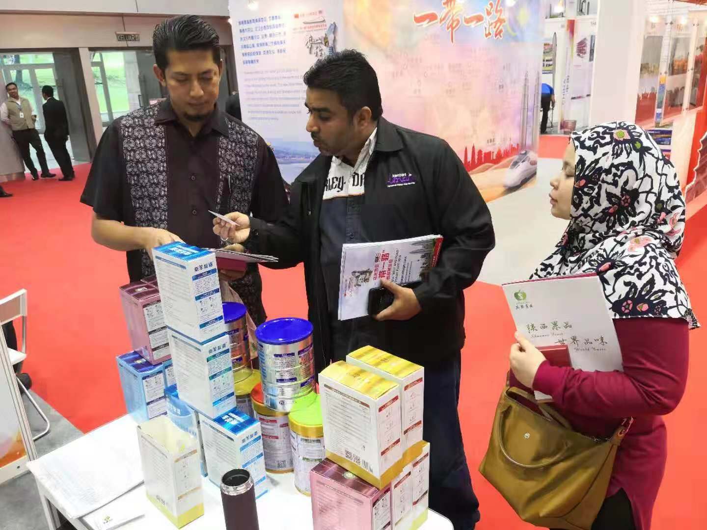 圣唐乳业在马来西亚参展“一带一路”陕西特色商品展览会