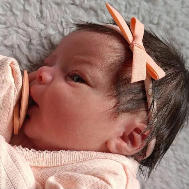 人工授精太贵，英国女子购买针筒看视频自学DIY，居然一次成功了