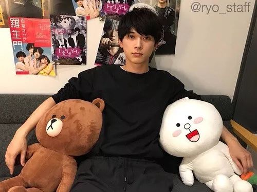 这个可盐可甜可狼的94年小鲜肉，简直就是漫画里走出来的男主角！