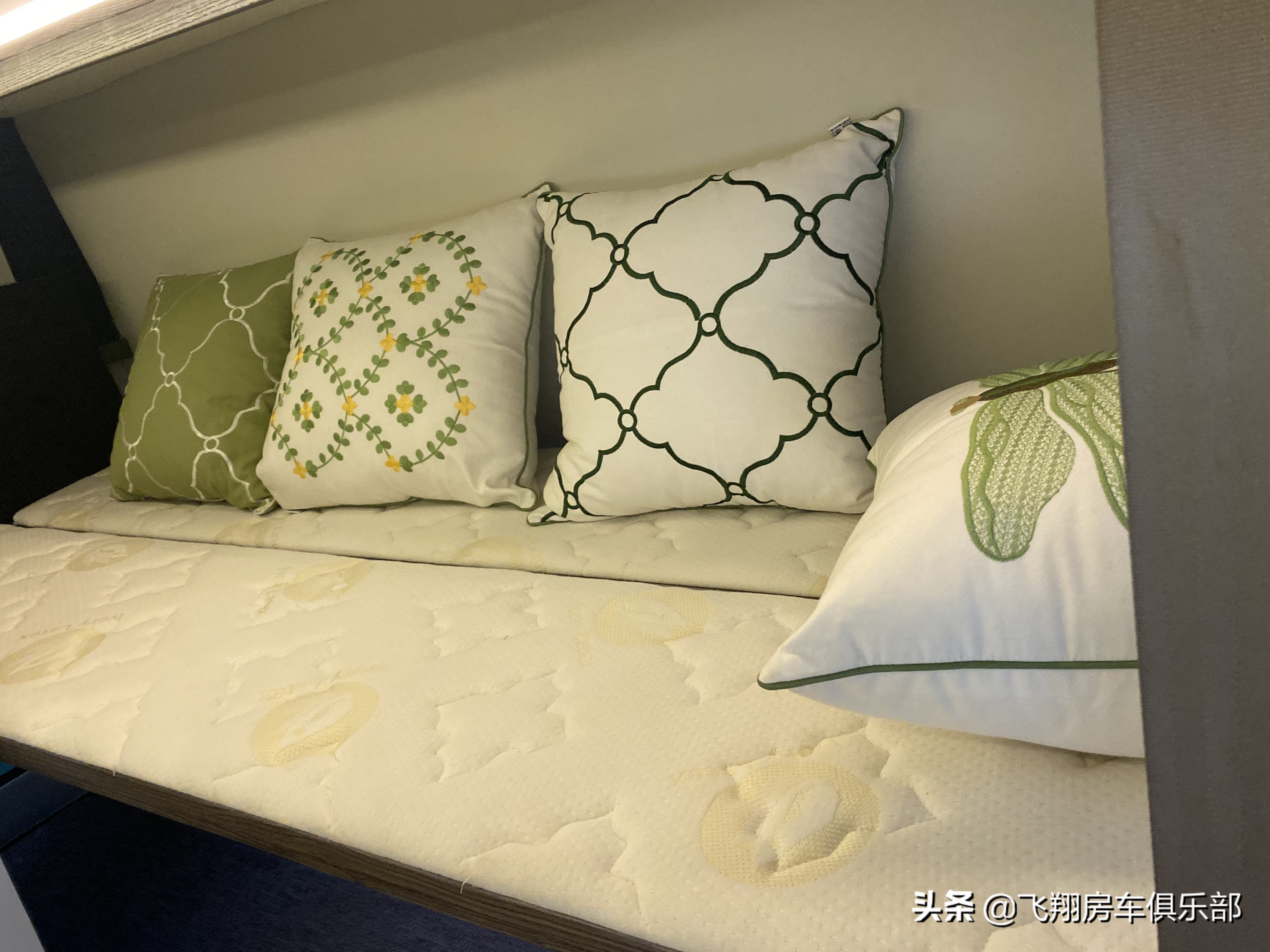 福特进口3.5tt双涡轮增压四驱房车,低调新福特全顺