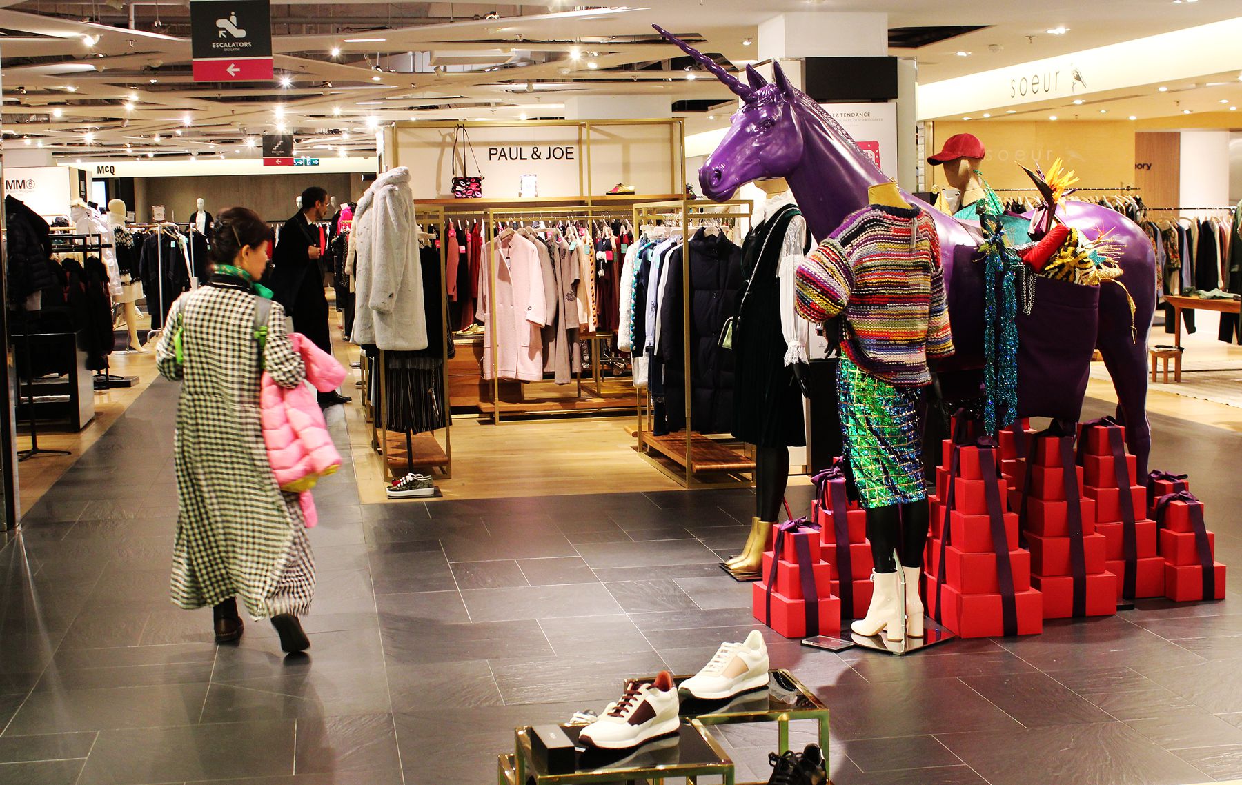 与意大利商人讨价旅游购物欧洲与亚洲国家不同的经营价值观