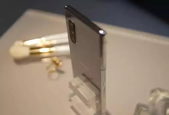 2699元的索尼手机,索尼5999元相机