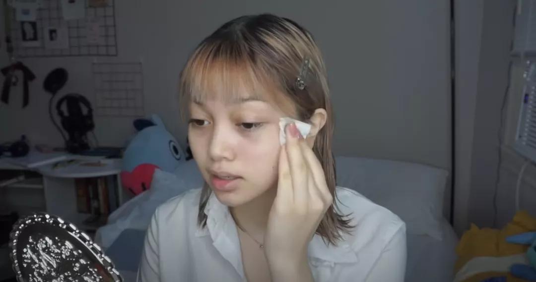 lisa和rosie秀恩爱,lisa与rosa在直播间接吻