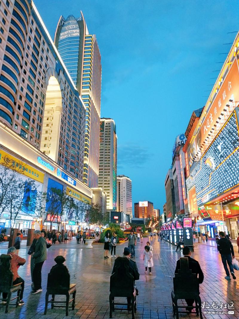 昆明的烟火气回来了！南屏街拟试点夜间外摆，路边摊可以有了，中央文明办宣布重大调整