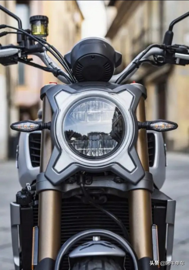 春风700clx复古版图片,春风clx700改复古圆灯