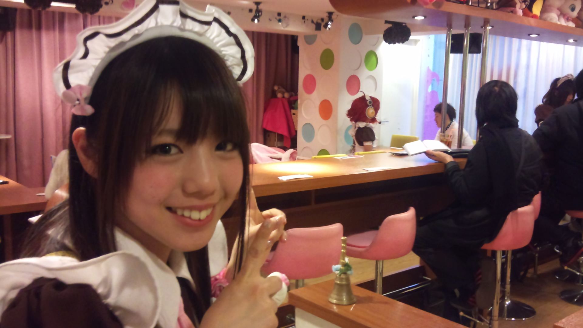 高中生或大学生去做“女仆”,孩子的价值观咋回事?想想家里父母