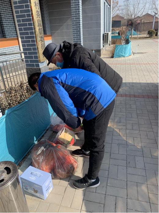 党旗飘扬在抗击疫情的一线,党旗在抗疫一线飘扬