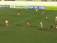 足球史上最全能支点中锋!他可以在中锋、前腰和边锋之间无缝衔接!